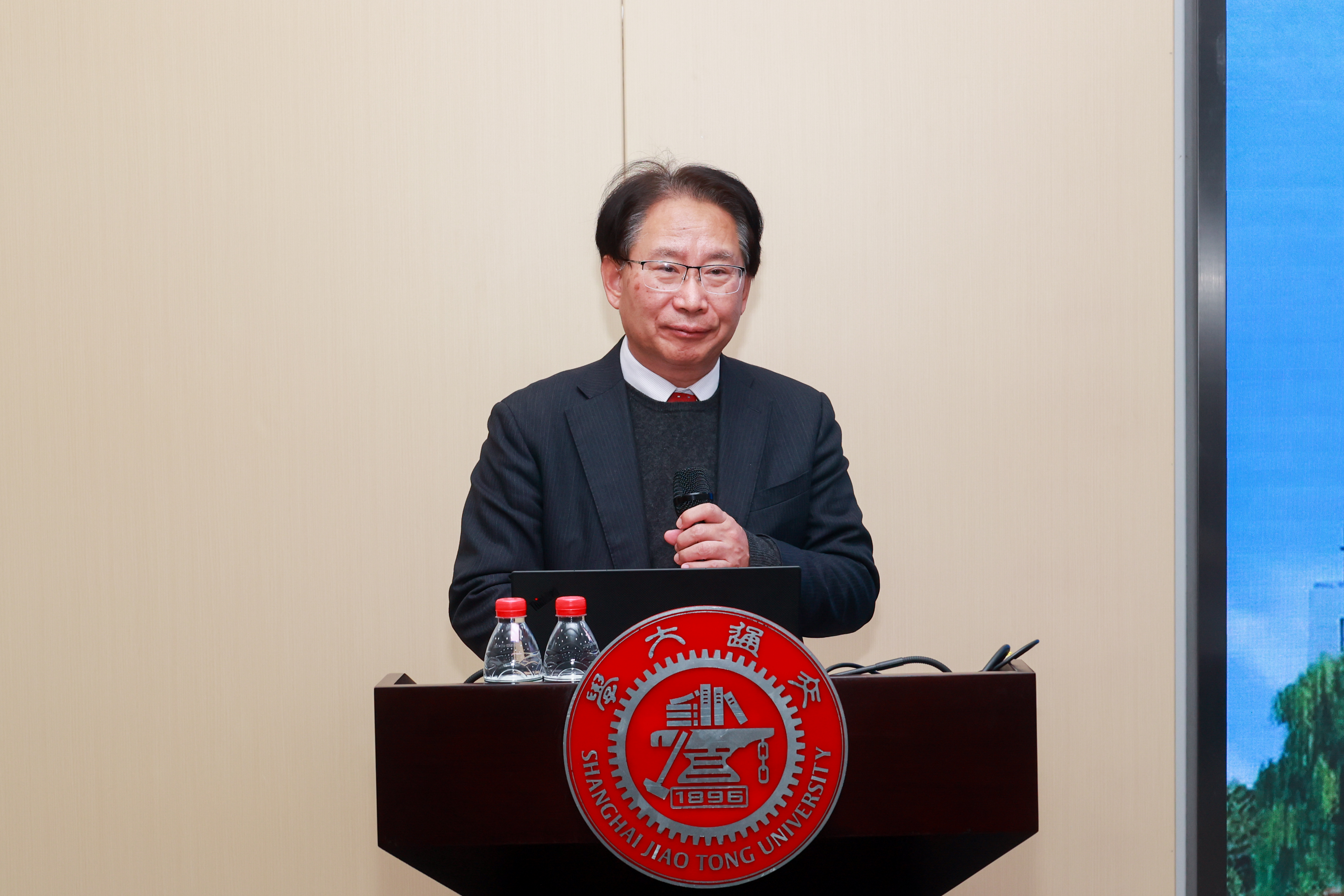 1764746490859481.jpg 211A8712-2.jpg